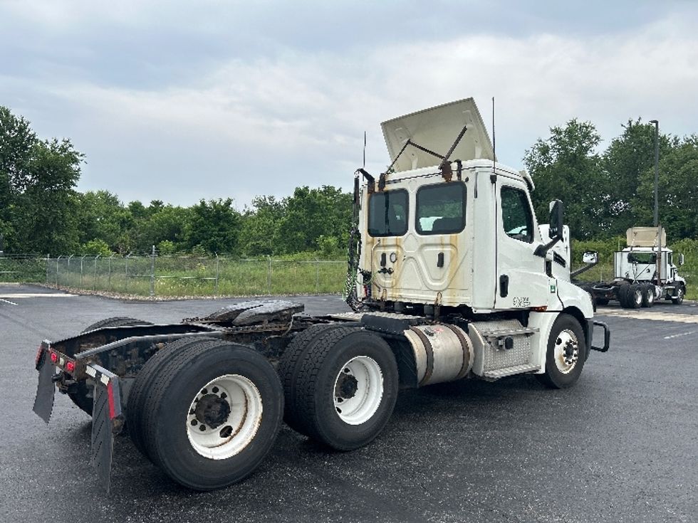 Day Cab Tractor-Heavy Duty Tractors-Freightliner-2019-T12664ST-Mount Pleasant-PA-516,130\n\t\tmiles-$ 36,750 - Image 7