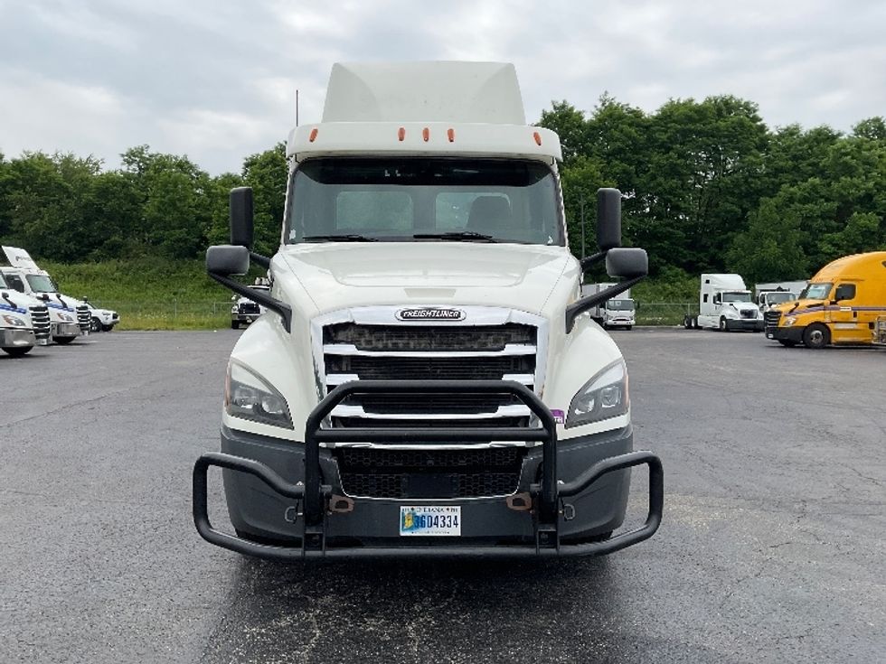 Day Cab Tractor-Heavy Duty Tractors-Freightliner-2019-T12664ST-Mount Pleasant-PA-553,635\n\t\tmiles-$ 36,500 - Image 2