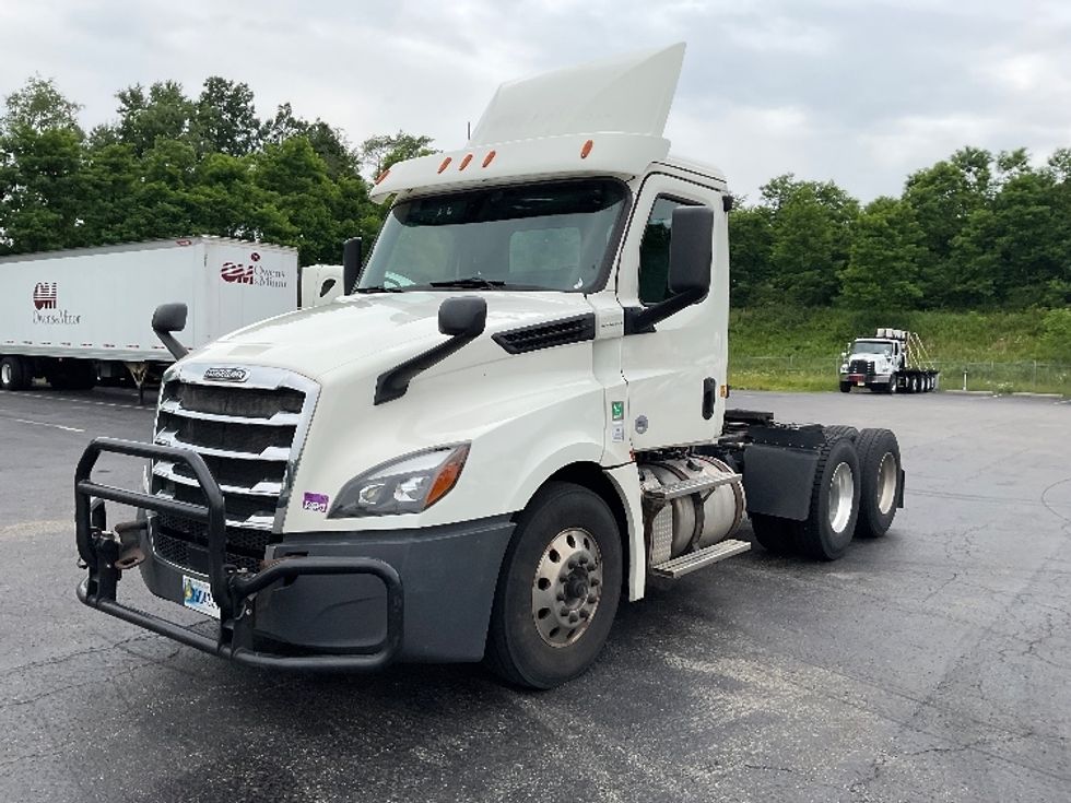 Day Cab Tractor-Heavy Duty Tractors-Freightliner-2019-T12664ST-Mount Pleasant-PA-553,635\n\t\tmiles-$ 36,500 - Image 3