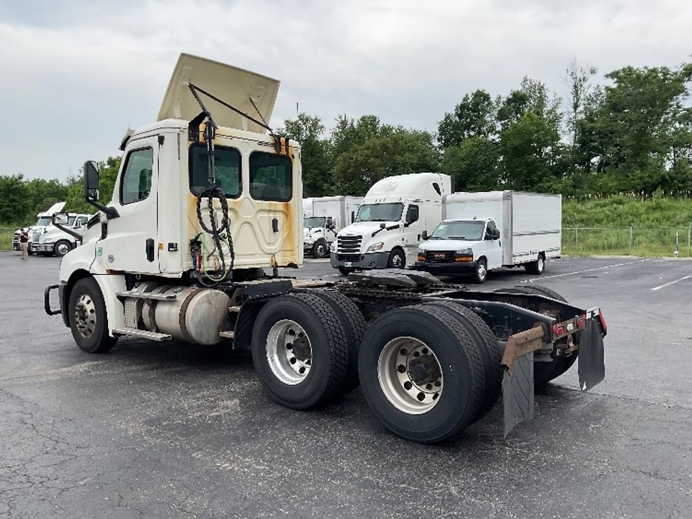 Day Cab Tractor-Heavy Duty Tractors-Freightliner-2019-T12664ST-Mount Pleasant-PA-553,635\n\t\tmiles-$ 36,500 - Image 5