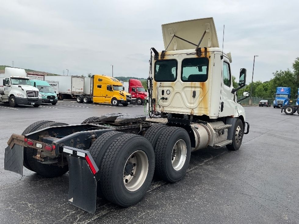 Day Cab Tractor-Heavy Duty Tractors-Freightliner-2019-T12664ST-Mount Pleasant-PA-553,635\n\t\tmiles-$ 36,500 - Image 7