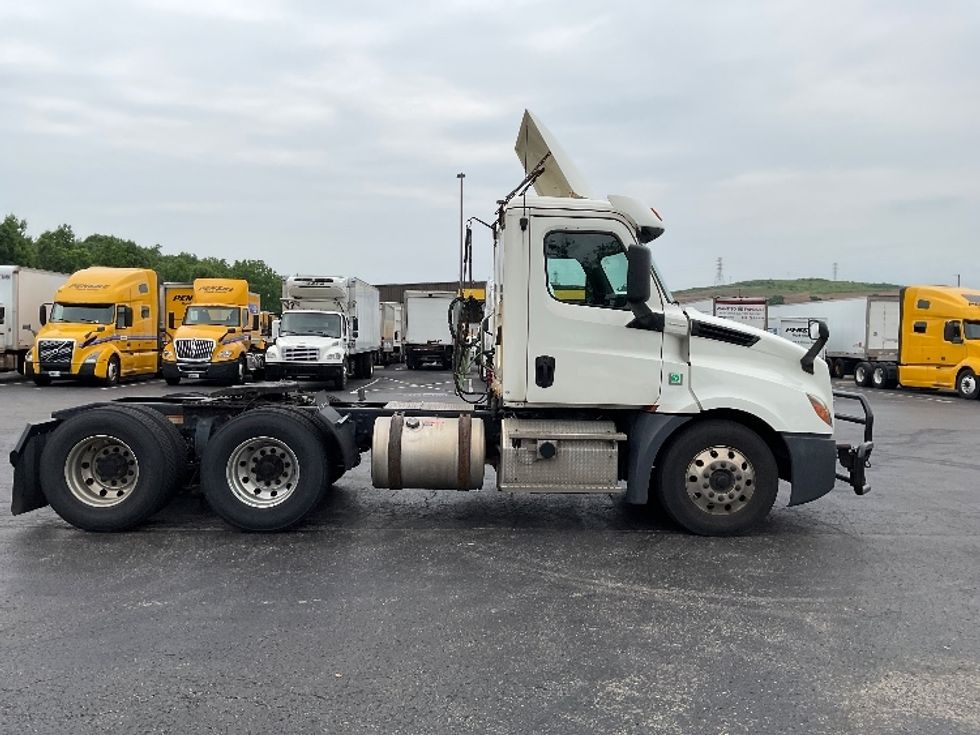 Day Cab Tractor-Heavy Duty Tractors-Freightliner-2019-T12664ST-Mount Pleasant-PA-553,635\n\t\tmiles-$ 36,500 - Image 8