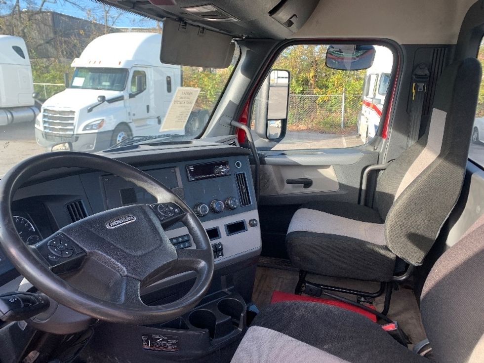 Day Cab Tractor-Heavy Duty Tractors-Freightliner-2019-T12664ST-Nashville (Mount Juliet)-TN-150,896\n\t\tmiles-$ 58,250 - Image 10