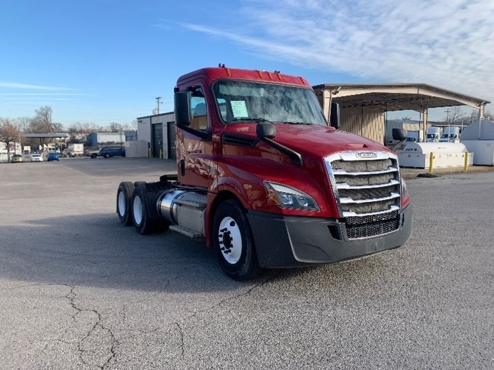 Day Cab Tractor-Heavy Duty Tractors-Freightliner-2019-T12664ST-Nashville (Mount Juliet)-TN-150,896\n\t\tmiles-$ 58,250 - Image 1