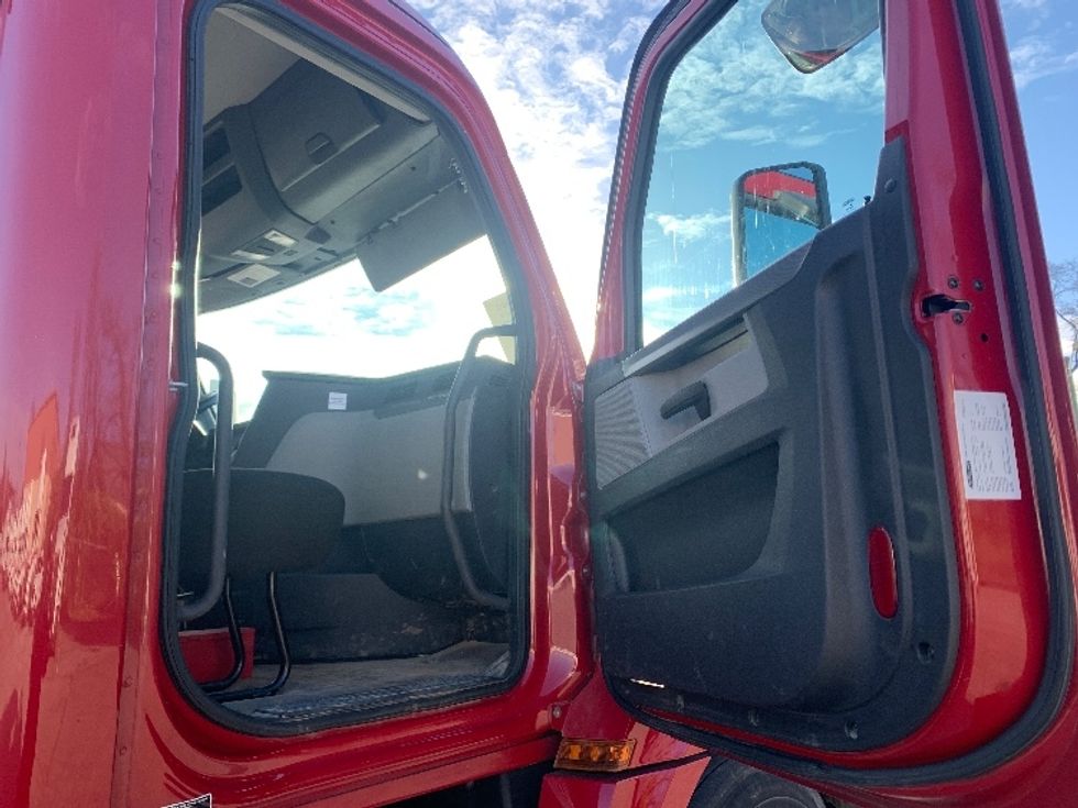 Day Cab Tractor-Heavy Duty Tractors-Freightliner-2019-T12664ST-Nashville (Mount Juliet)-TN-150,896\n\t\tmiles-$ 58,250 - Image 12