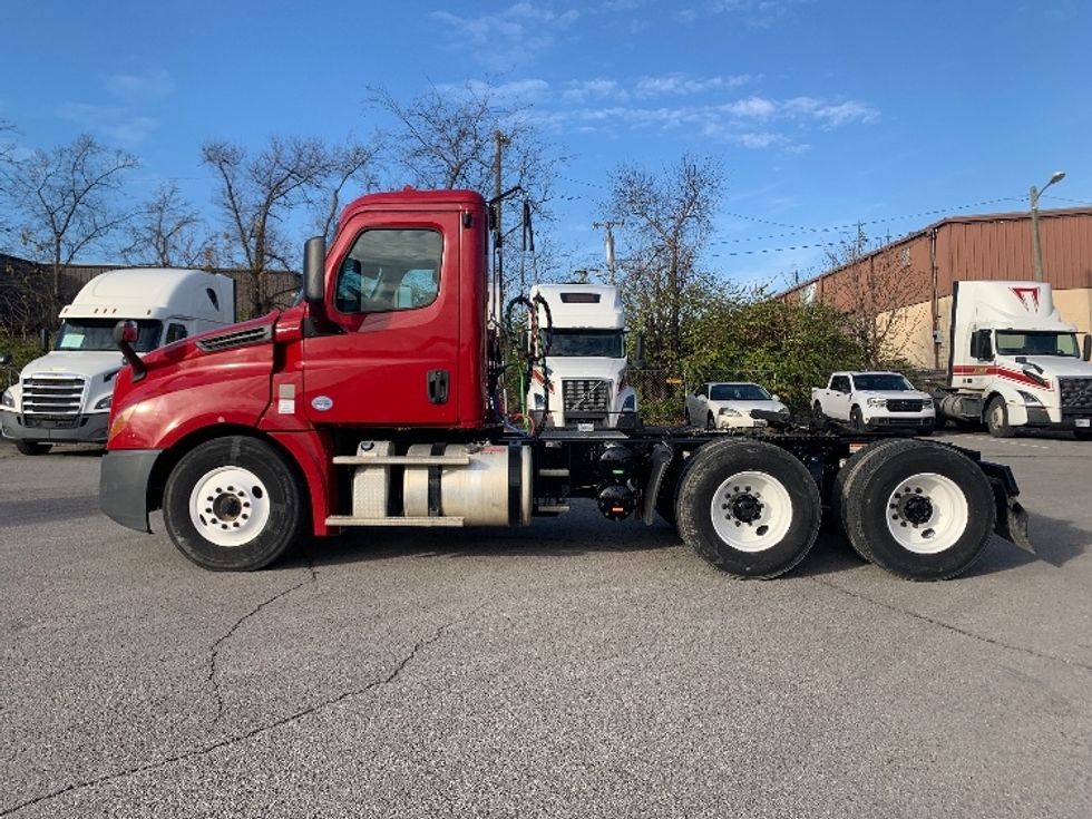 Day Cab Tractor-Heavy Duty Tractors-Freightliner-2019-T12664ST-Nashville (Mount Juliet)-TN-150,896\n\t\tmiles-$ 58,250 - Image 4