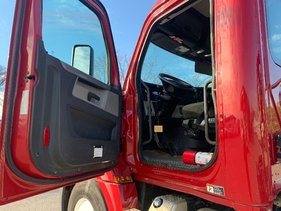 Day Cab Tractor-Heavy Duty Tractors-Freightliner-2019-T12664ST-Nashville (Mount Juliet)-TN-150,896\n\t\tmiles-$ 58,250 - Image 9