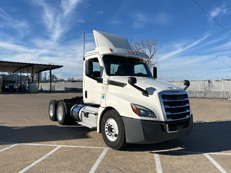 Day Cab Tractor-Heavy Duty Tractors-Freightliner-2019-T12664ST-Nashville (Mount Juliet)-TN-286,365\n\t\tmiles-$ 50,750 - Image 1