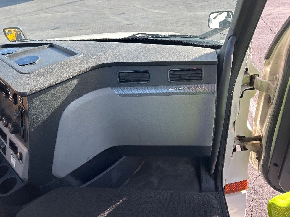 Day Cab Tractor-Heavy Duty Tractors-Freightliner-2019-T12664ST-Nashville (Mount Juliet)-TN-286,365\n\t\tmiles-$ 50,750 - Image 13