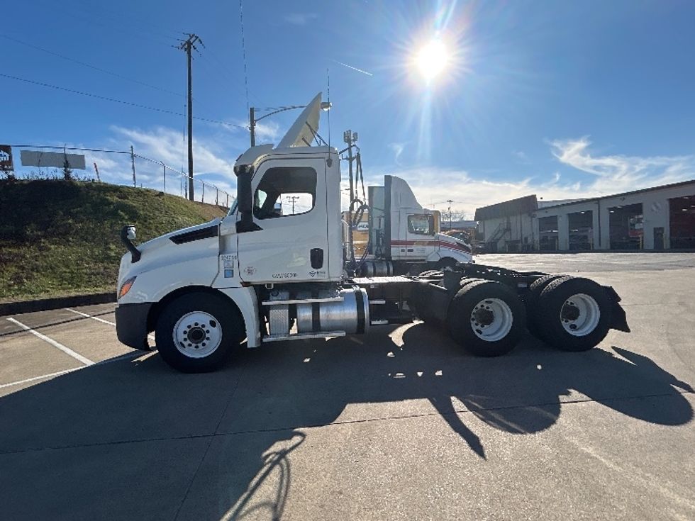 Day Cab Tractor-Heavy Duty Tractors-Freightliner-2019-T12664ST-Nashville (Mount Juliet)-TN-286,365\n\t\tmiles-$ 50,750 - Image 4