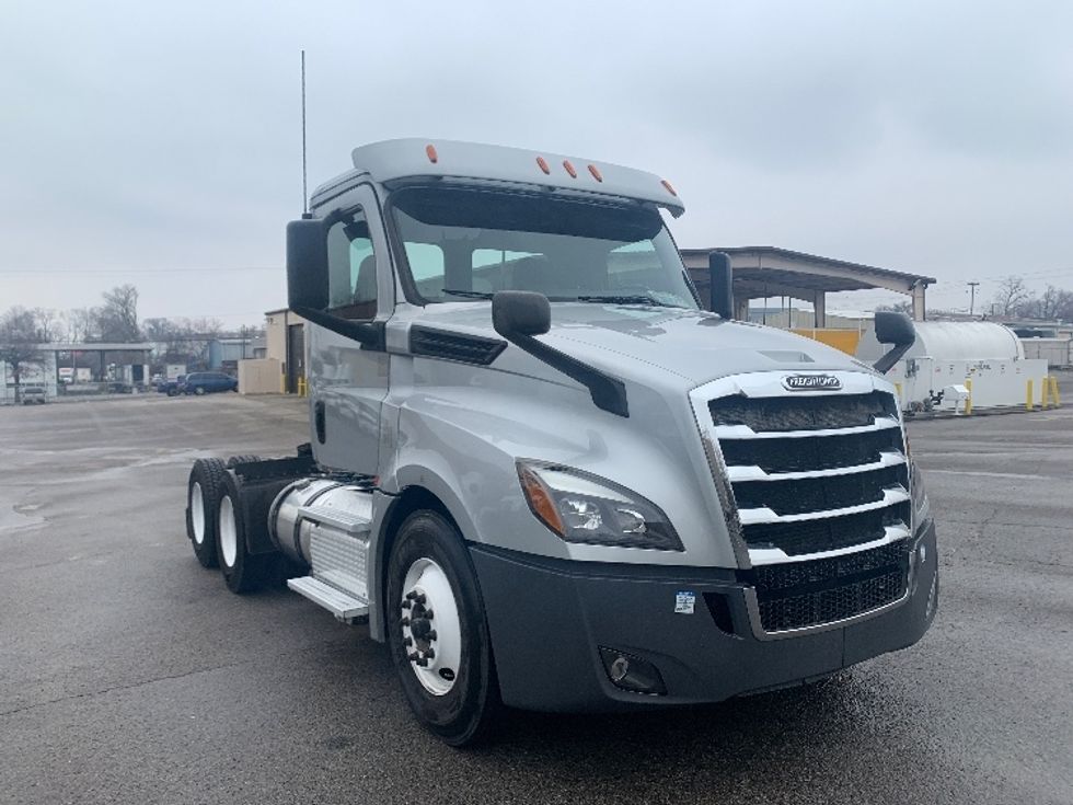 Day Cab Tractor-Heavy Duty Tractors-Freightliner-2019-T12664ST-Nashville (Mount Juliet)-TN-318,257\n\t\tmiles-$ 46,500 - Image 1