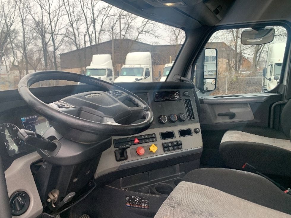 Day Cab Tractor-Heavy Duty Tractors-Freightliner-2019-T12664ST-Nashville (Mount Juliet)-TN-318,257\n\t\tmiles-$ 46,500 - Image 10