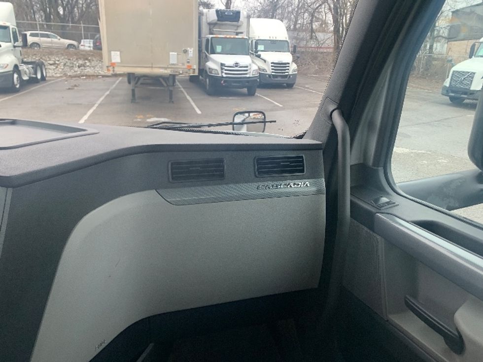 Day Cab Tractor-Heavy Duty Tractors-Freightliner-2019-T12664ST-Nashville (Mount Juliet)-TN-318,257\n\t\tmiles-$ 46,500 - Image 13