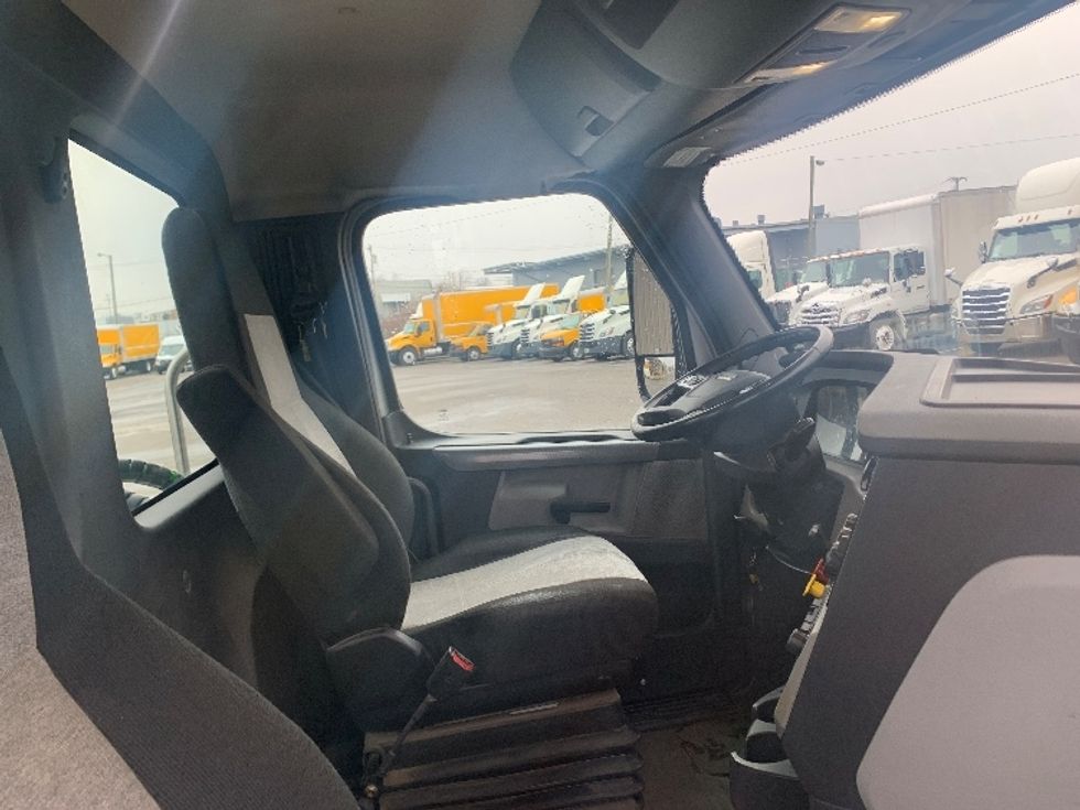 Day Cab Tractor-Heavy Duty Tractors-Freightliner-2019-T12664ST-Nashville (Mount Juliet)-TN-318,257\n\t\tmiles-$ 46,500 - Image 14