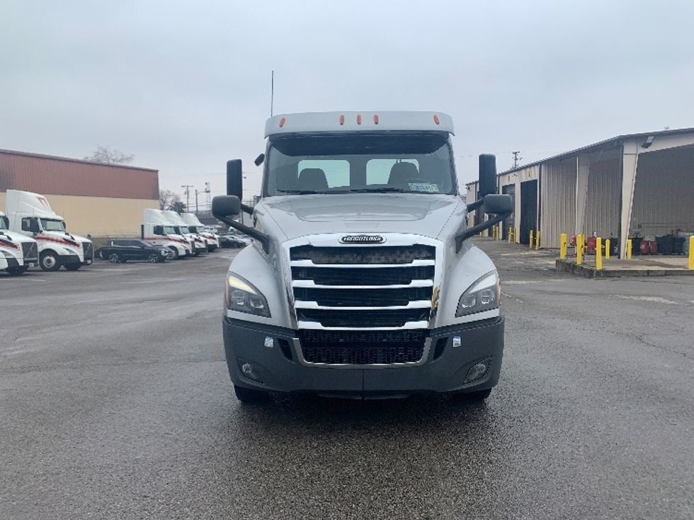 Day Cab Tractor-Heavy Duty Tractors-Freightliner-2019-T12664ST-Nashville (Mount Juliet)-TN-318,257\n\t\tmiles-$ 46,500 - Image 2