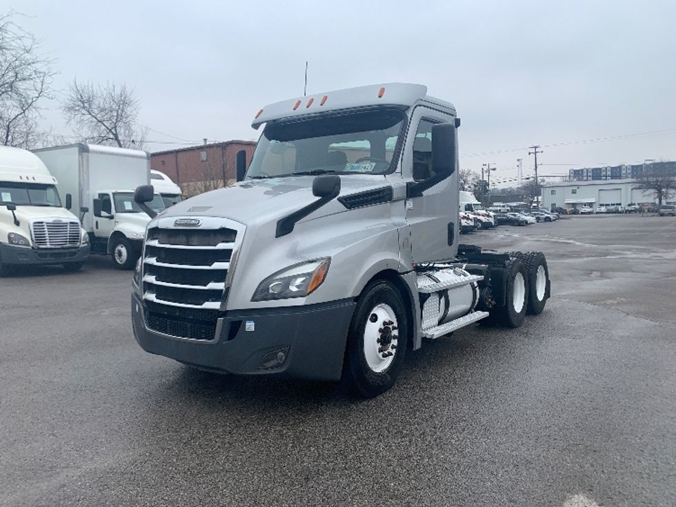 Day Cab Tractor-Heavy Duty Tractors-Freightliner-2019-T12664ST-Nashville (Mount Juliet)-TN-318,257\n\t\tmiles-$ 46,500 - Image 3