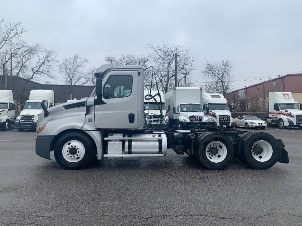 Day Cab Tractor-Heavy Duty Tractors-Freightliner-2019-T12664ST-Nashville (Mount Juliet)-TN-318,257\n\t\tmiles-$ 46,500 - Image 4