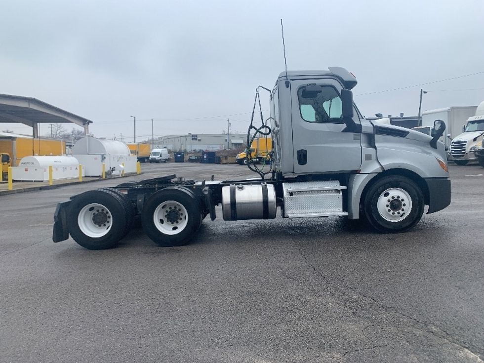 Day Cab Tractor-Heavy Duty Tractors-Freightliner-2019-T12664ST-Nashville (Mount Juliet)-TN-318,257\n\t\tmiles-$ 46,500 - Image 8