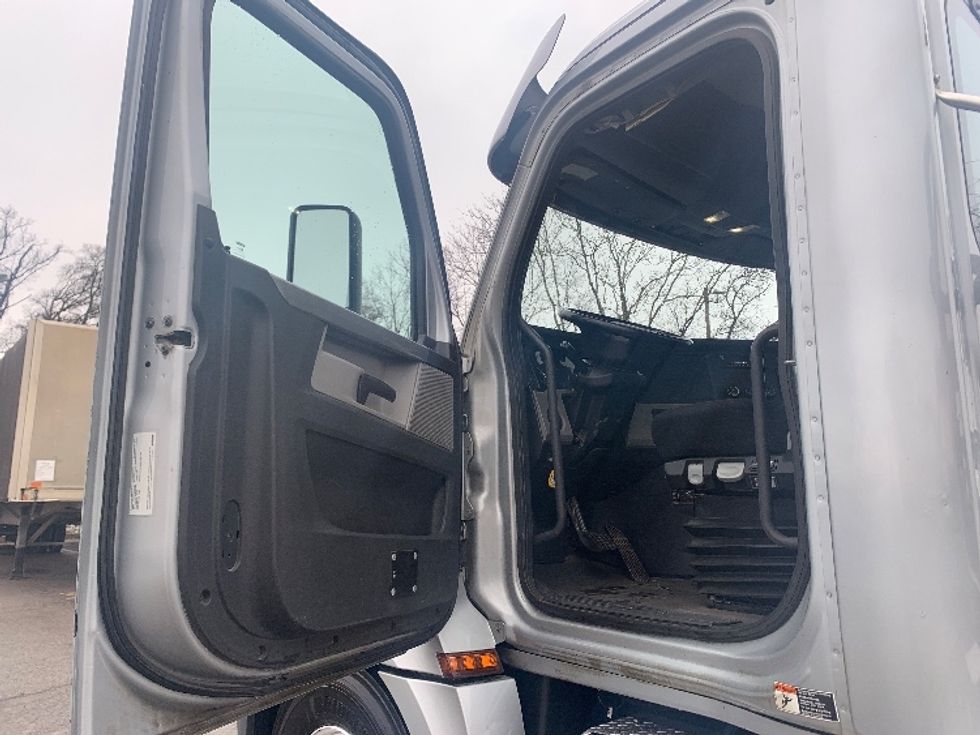 Day Cab Tractor-Heavy Duty Tractors-Freightliner-2019-T12664ST-Nashville (Mount Juliet)-TN-318,257\n\t\tmiles-$ 46,500 - Image 9
