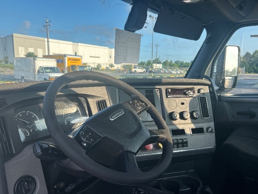 Day Cab Tractor-Heavy Duty Tractors-Freightliner-2019-T12664ST-Nashville (Mount Juliet)-TN-338,446\n\t\tmiles-$ 47,500 - Image 10
