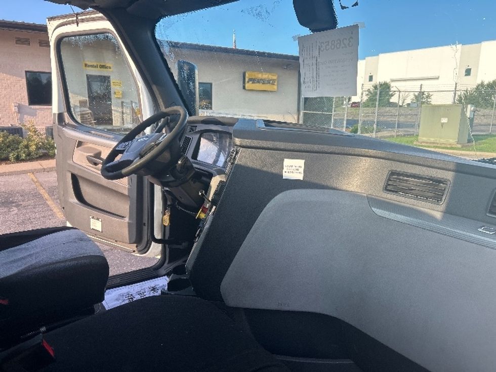 Day Cab Tractor-Heavy Duty Tractors-Freightliner-2019-T12664ST-Nashville (Mount Juliet)-TN-338,446\n\t\tmiles-$ 47,500 - Image 13