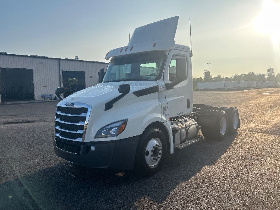 Day Cab Tractor-Heavy Duty Tractors-Freightliner-2019-T12664ST-Nashville (Mount Juliet)-TN-338,446\n\t\tmiles-$ 47,500 - Image 3