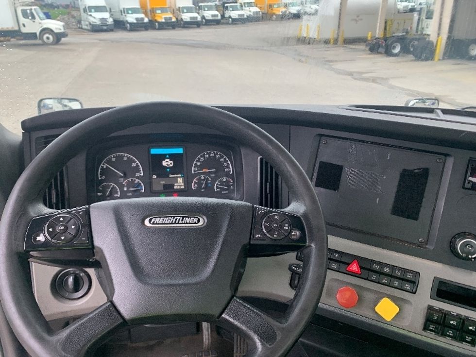 Day Cab Tractor-Heavy Duty Tractors-Freightliner-2019-T12664ST-Nashville (Mount Juliet)-TN-512,615\n\t\tmiles-$ 38,750 - Image 11
