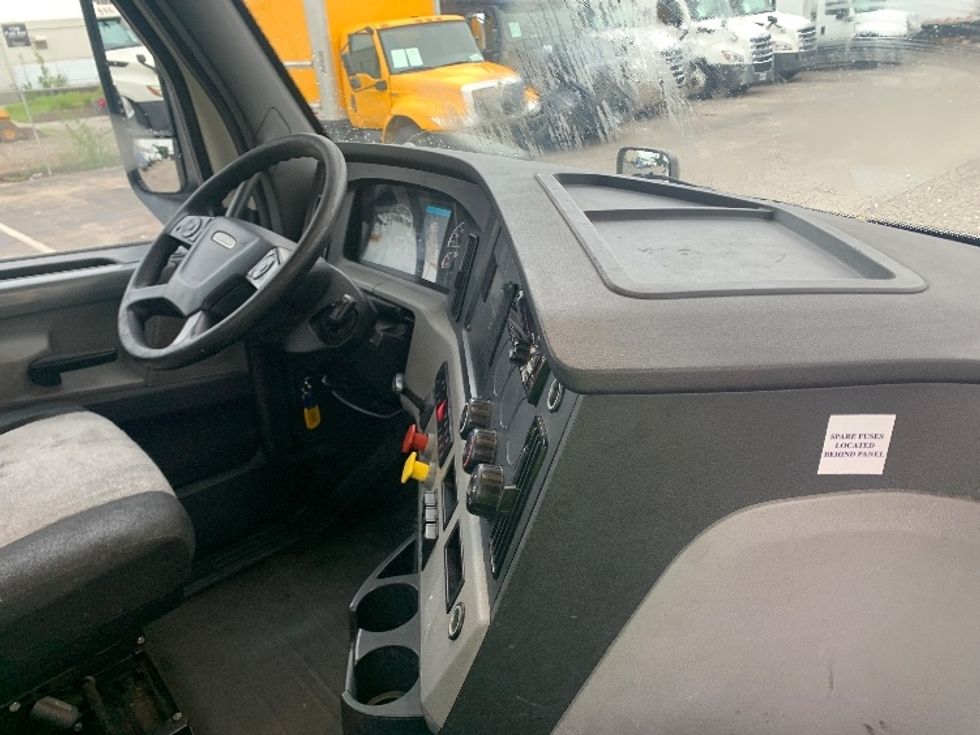 Day Cab Tractor-Heavy Duty Tractors-Freightliner-2019-T12664ST-Nashville (Mount Juliet)-TN-512,615\n\t\tmiles-$ 38,750 - Image 14