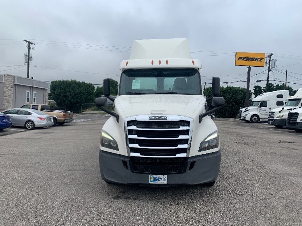Day Cab Tractor-Heavy Duty Tractors-Freightliner-2019-T12664ST-Nashville (Mount Juliet)-TN-512,615\n\t\tmiles-$ 38,750 - Image 2