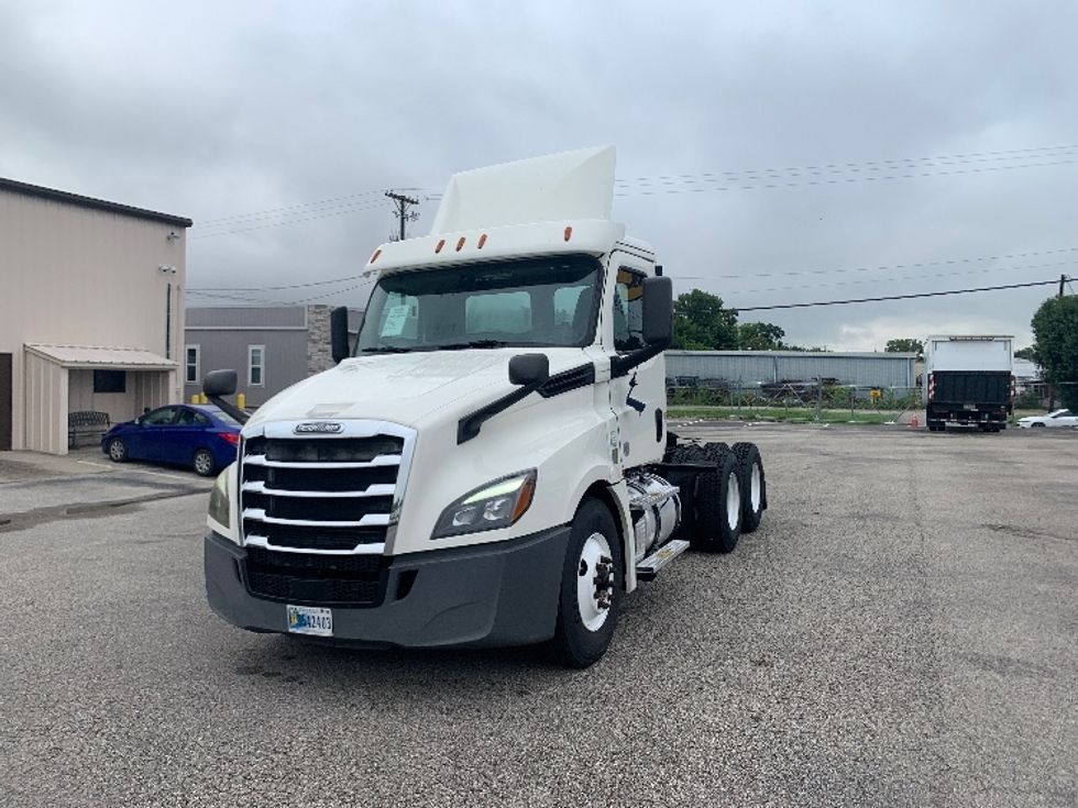 Day Cab Tractor-Heavy Duty Tractors-Freightliner-2019-T12664ST-Nashville (Mount Juliet)-TN-512,615\n\t\tmiles-$ 38,750 - Image 3
