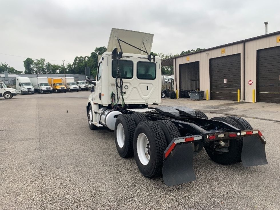 Day Cab Tractor-Heavy Duty Tractors-Freightliner-2019-T12664ST-Nashville (Mount Juliet)-TN-512,615\n\t\tmiles-$ 38,750 - Image 5