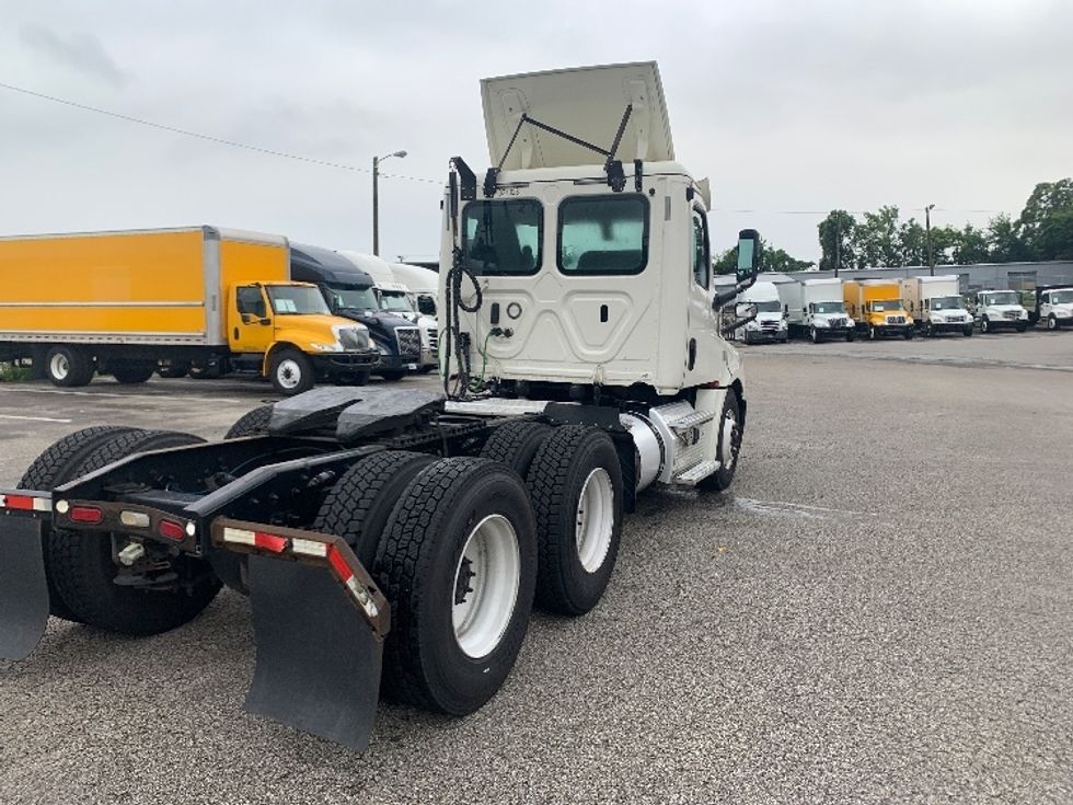 Day Cab Tractor-Heavy Duty Tractors-Freightliner-2019-T12664ST-Nashville (Mount Juliet)-TN-512,615\n\t\tmiles-$ 38,750 - Image 7