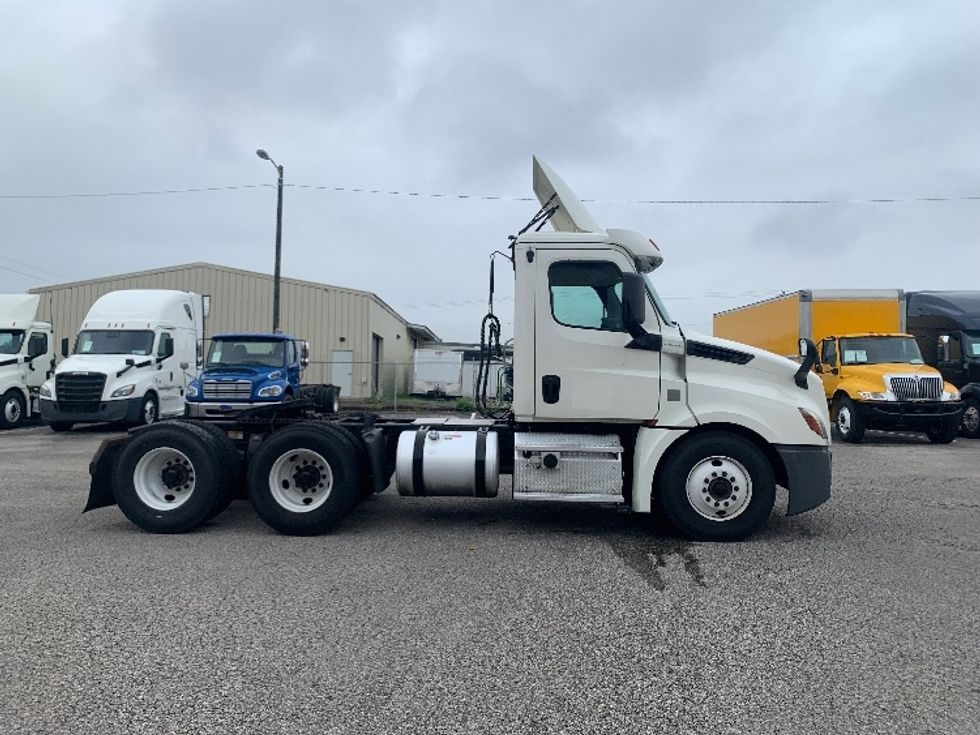 Day Cab Tractor-Heavy Duty Tractors-Freightliner-2019-T12664ST-Nashville (Mount Juliet)-TN-512,615\n\t\tmiles-$ 38,750 - Image 8