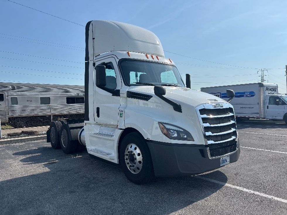 Day Cab Tractor-Heavy Duty Tractors-Freightliner-2019-T12664ST-Nashville (Mount Juliet)-TN-515,357\n\t\tmiles-$ 36,750 - Image 1