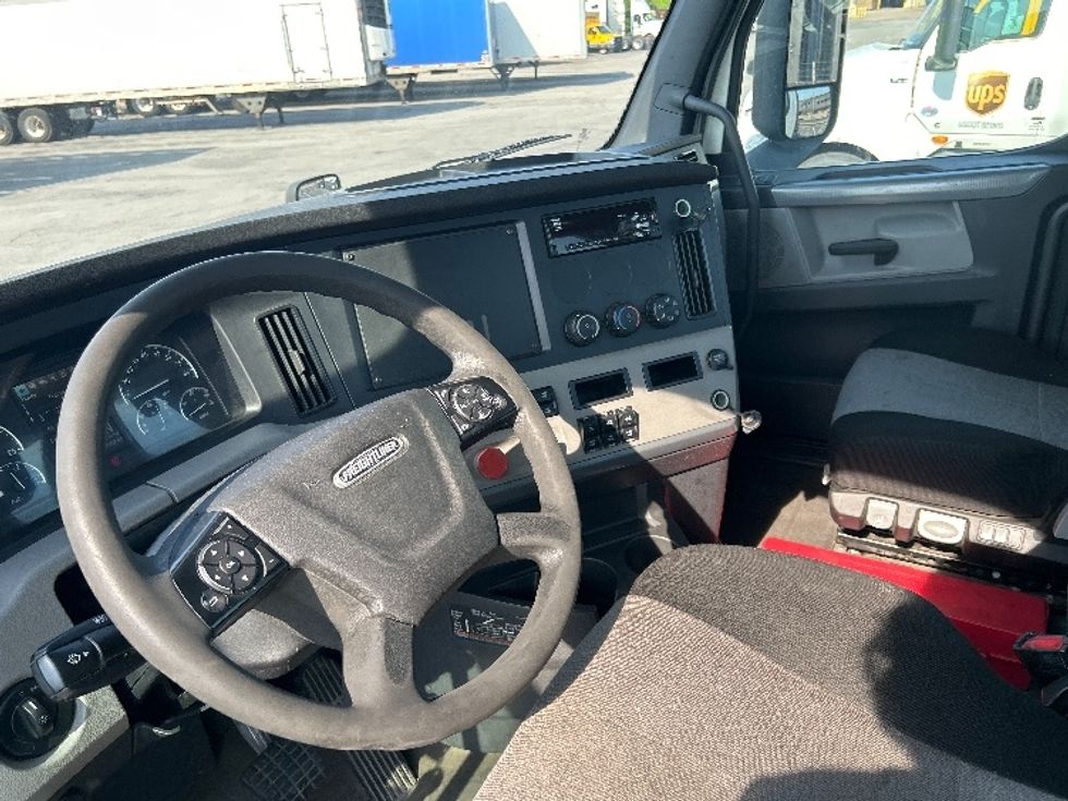 Day Cab Tractor-Heavy Duty Tractors-Freightliner-2019-T12664ST-Nashville (Mount Juliet)-TN-515,357\n\t\tmiles-$ 36,750 - Image 10