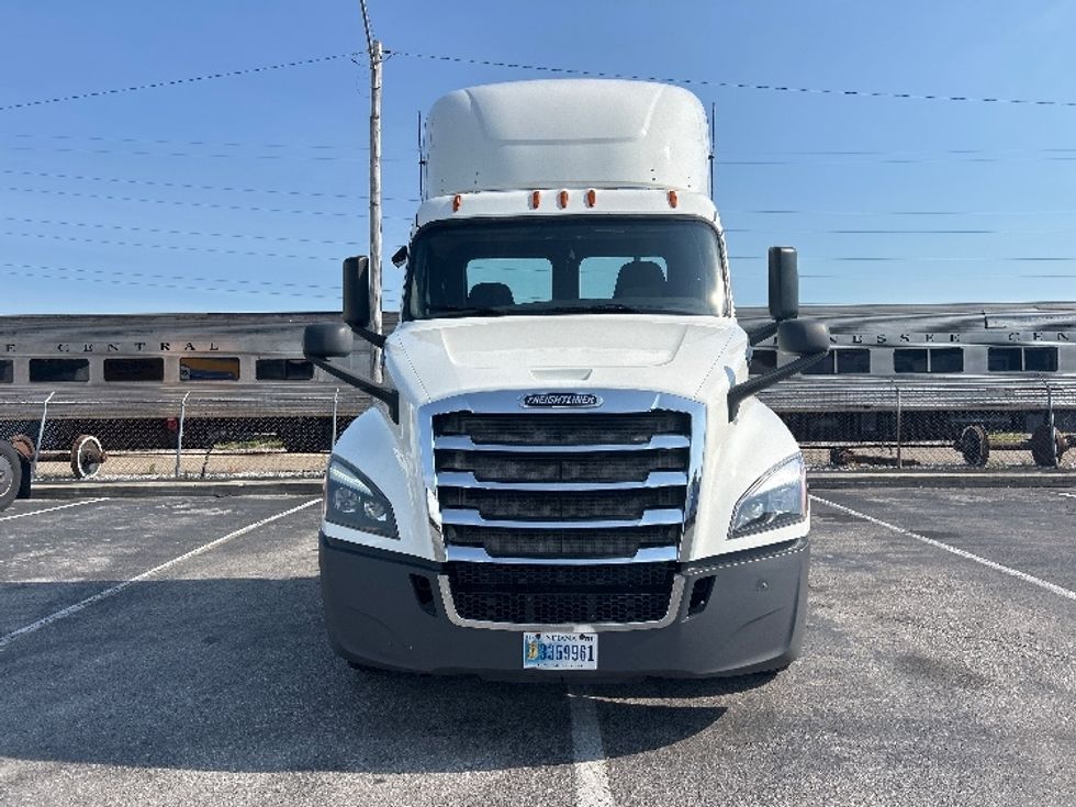 Day Cab Tractor-Heavy Duty Tractors-Freightliner-2019-T12664ST-Nashville (Mount Juliet)-TN-515,357\n\t\tmiles-$ 36,750 - Image 2