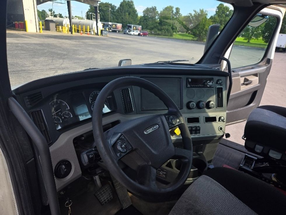 Day Cab Tractor-Heavy Duty Tractors-Freightliner-2019-T12664ST-Nashville (Mount Juliet)-TN-552,999\n\t\tmiles-$ 37,750 - Image 10