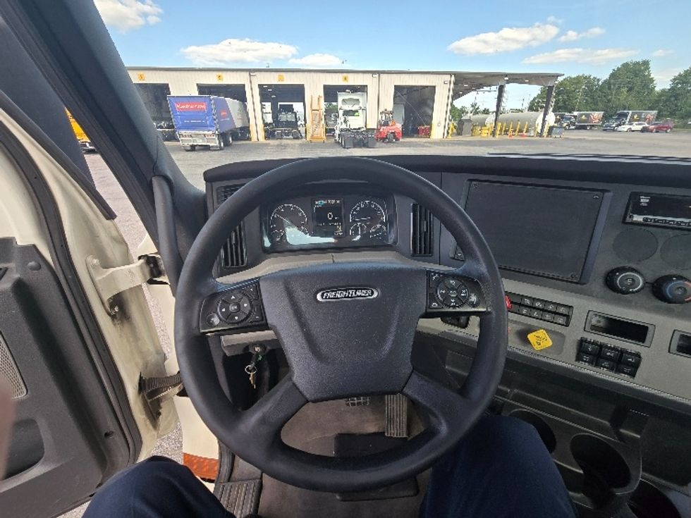 Day Cab Tractor-Heavy Duty Tractors-Freightliner-2019-T12664ST-Nashville (Mount Juliet)-TN-552,999\n\t\tmiles-$ 37,750 - Image 11