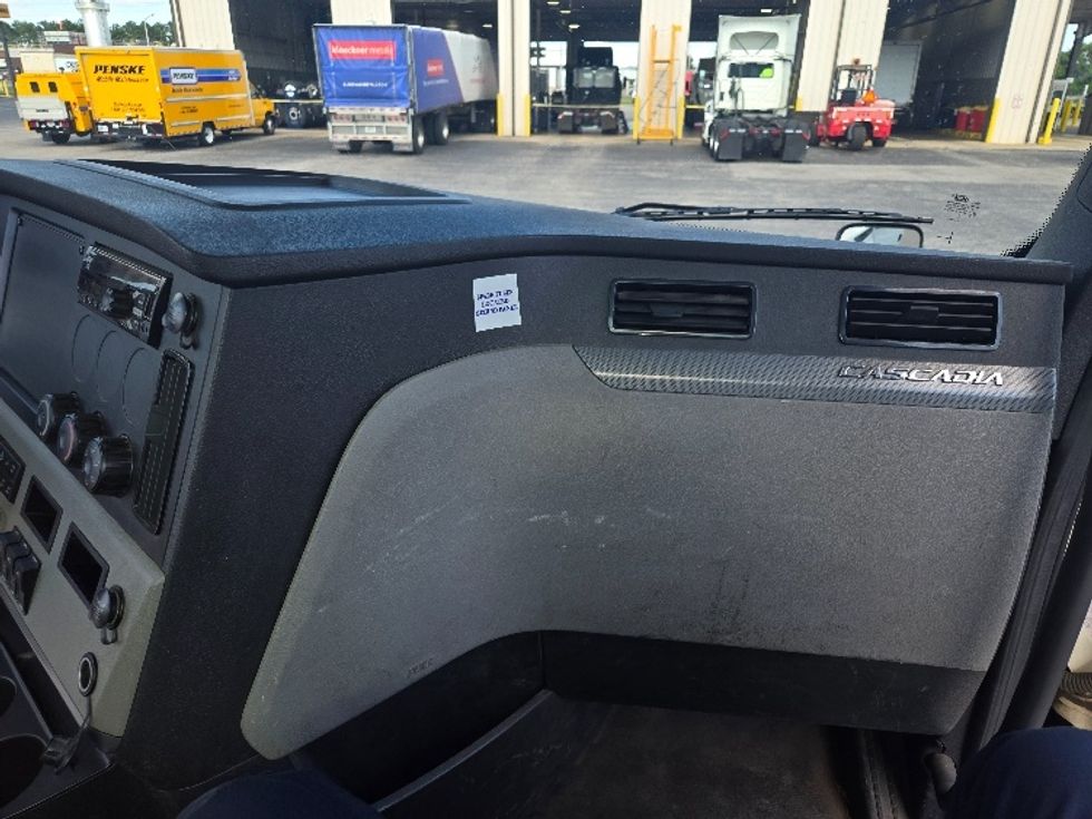 Day Cab Tractor-Heavy Duty Tractors-Freightliner-2019-T12664ST-Nashville (Mount Juliet)-TN-552,999\n\t\tmiles-$ 37,750 - Image 13