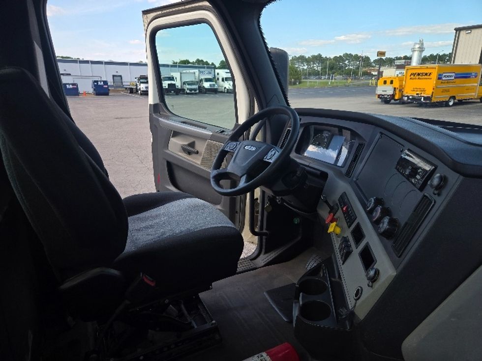 Day Cab Tractor-Heavy Duty Tractors-Freightliner-2019-T12664ST-Nashville (Mount Juliet)-TN-552,999\n\t\tmiles-$ 37,750 - Image 14
