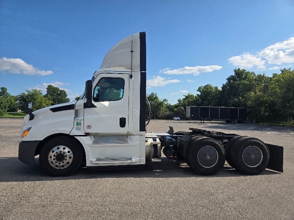 Day Cab Tractor-Heavy Duty Tractors-Freightliner-2019-T12664ST-Nashville (Mount Juliet)-TN-552,999\n\t\tmiles-$ 37,750 - Image 4