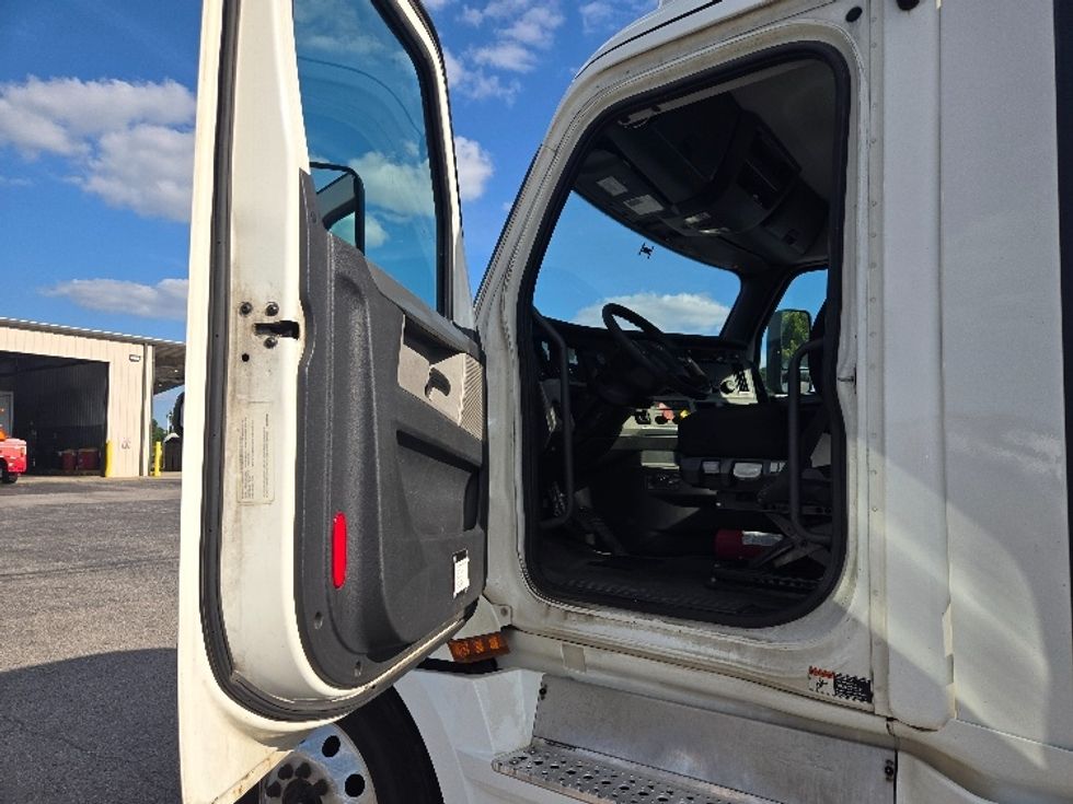 Day Cab Tractor-Heavy Duty Tractors-Freightliner-2019-T12664ST-Nashville (Mount Juliet)-TN-552,999\n\t\tmiles-$ 37,750 - Image 9