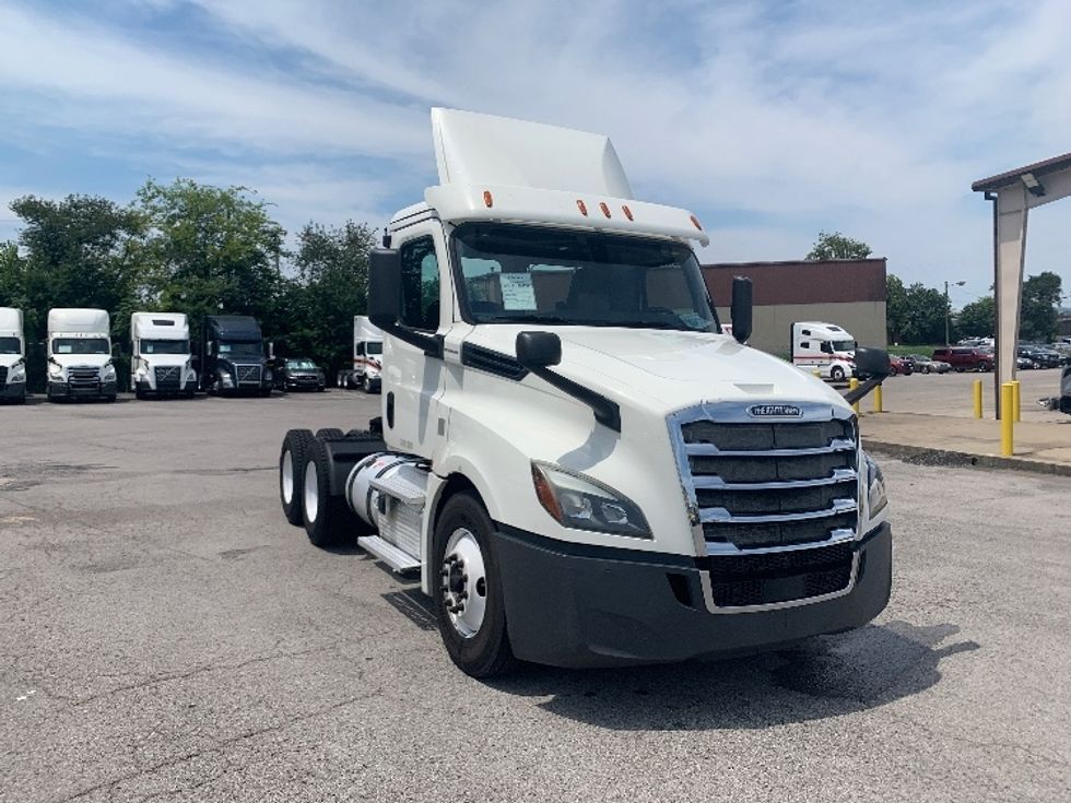 Day Cab Tractor-Heavy Duty Tractors-Freightliner-2019-T12664ST-Nashville (Mount Juliet)-TN-591,477\n\t\tmiles-$ 29,500 - Image 1
