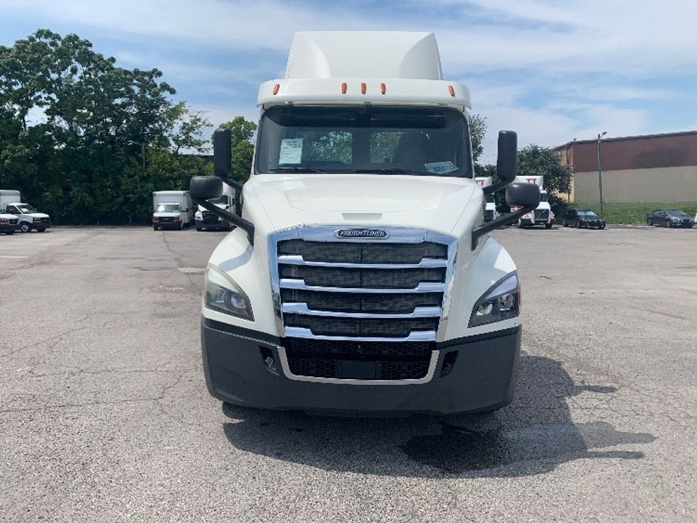 Day Cab Tractor-Heavy Duty Tractors-Freightliner-2019-T12664ST-Nashville (Mount Juliet)-TN-591,477\n\t\tmiles-$ 29,500 - Image 2