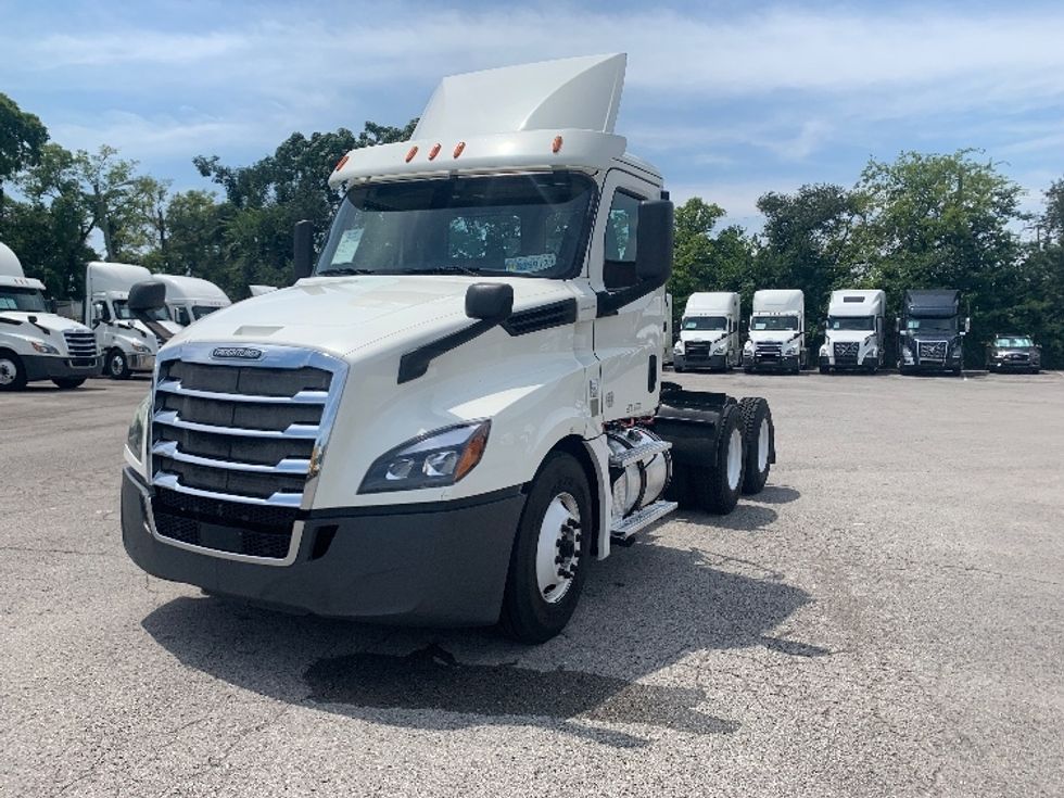 Day Cab Tractor-Heavy Duty Tractors-Freightliner-2019-T12664ST-Nashville (Mount Juliet)-TN-591,477\n\t\tmiles-$ 29,500 - Image 3