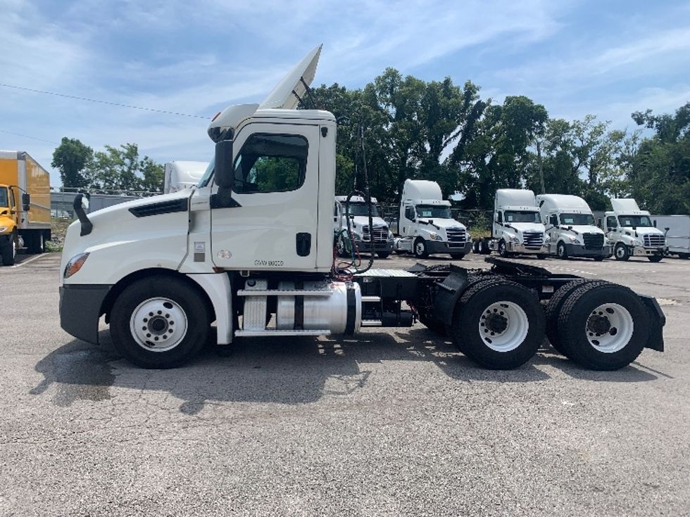 Day Cab Tractor-Heavy Duty Tractors-Freightliner-2019-T12664ST-Nashville (Mount Juliet)-TN-591,477\n\t\tmiles-$ 29,500 - Image 4