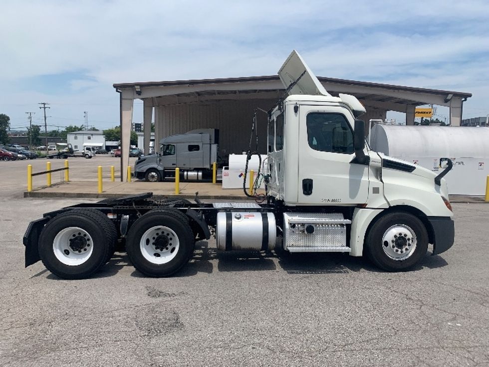 Day Cab Tractor-Heavy Duty Tractors-Freightliner-2019-T12664ST-Nashville (Mount Juliet)-TN-591,477\n\t\tmiles-$ 29,500 - Image 8