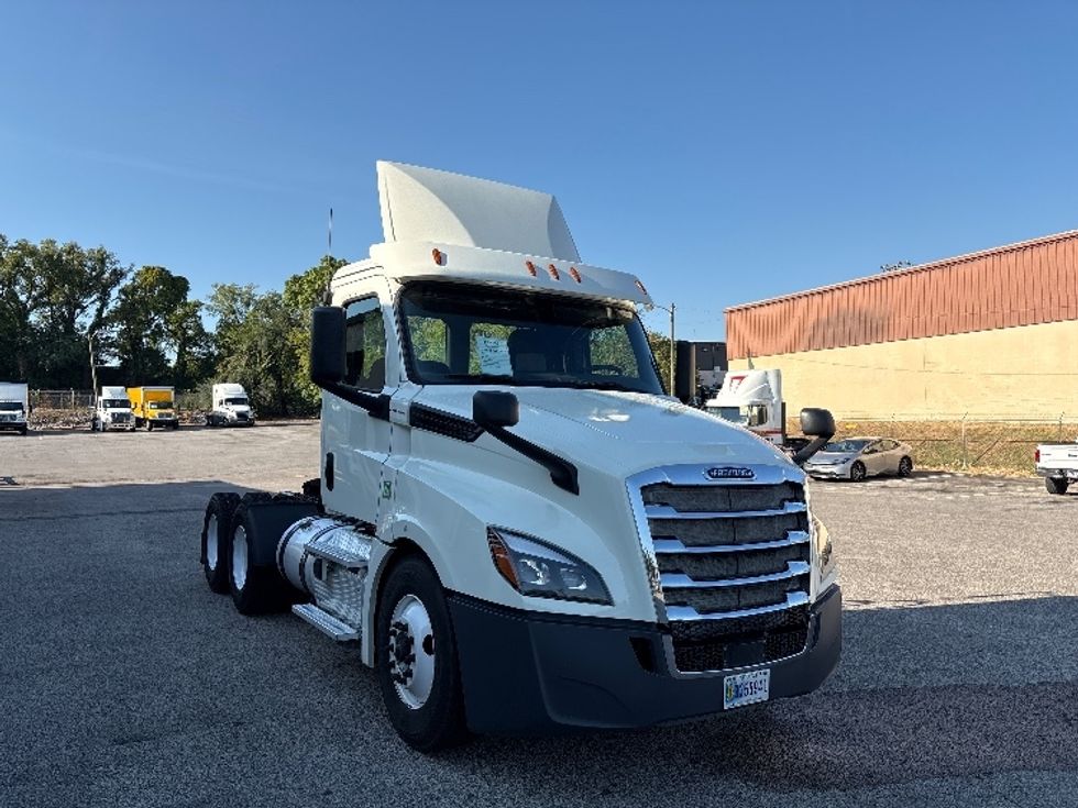 Day Cab Tractor-Heavy Duty Tractors-Freightliner-2019-T12664ST-Nashville (Mount Juliet)-TN-604,716\n\t\tmiles-$ 32,750 - Image 1