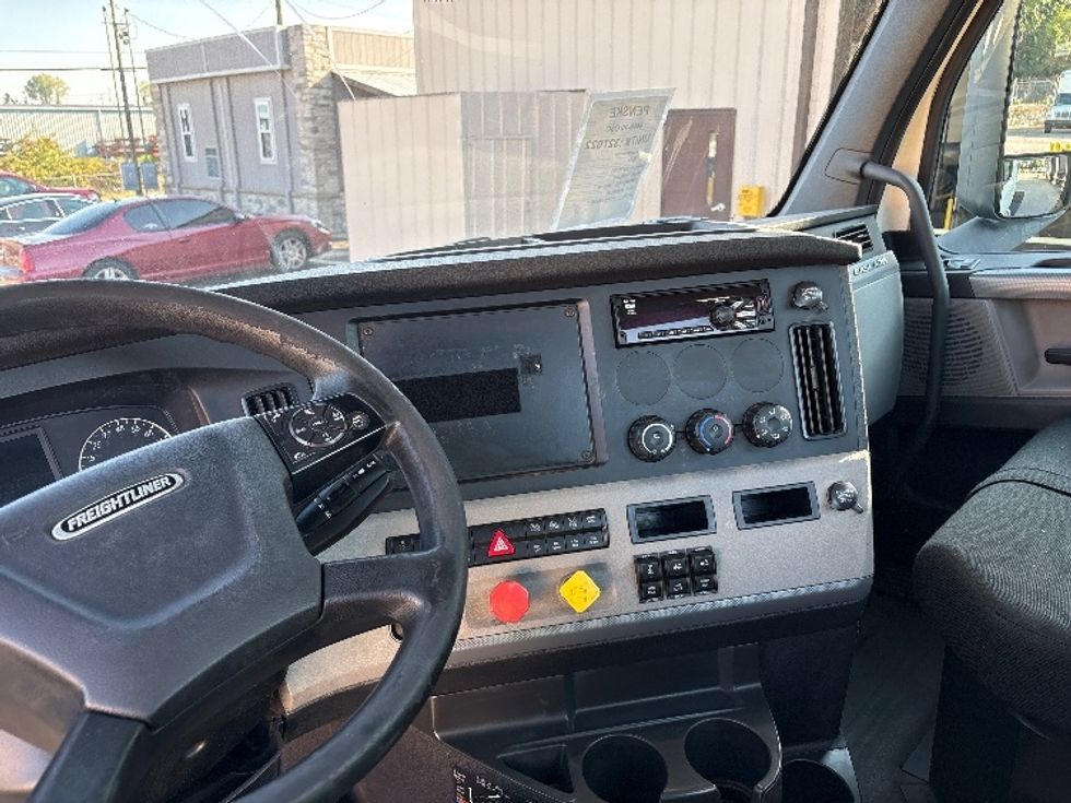 Day Cab Tractor-Heavy Duty Tractors-Freightliner-2019-T12664ST-Nashville (Mount Juliet)-TN-604,716\n\t\tmiles-$ 32,750 - Image 11