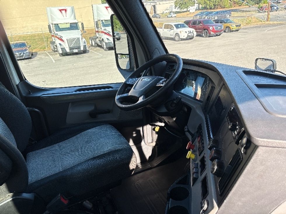 Day Cab Tractor-Heavy Duty Tractors-Freightliner-2019-T12664ST-Nashville (Mount Juliet)-TN-604,716\n\t\tmiles-$ 32,750 - Image 14